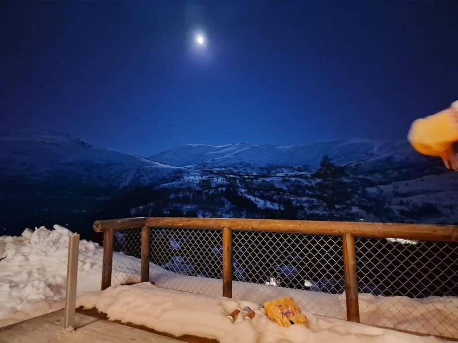 Cabin In Beautiful Surroundings At Harpefossen Nordfjordeid Exterior foto